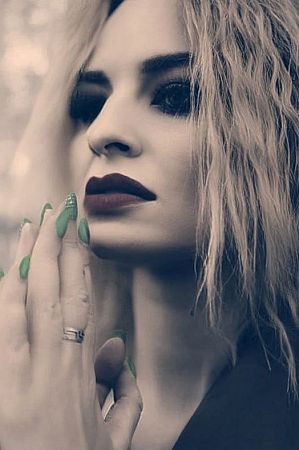 Лена, метро Красносельская