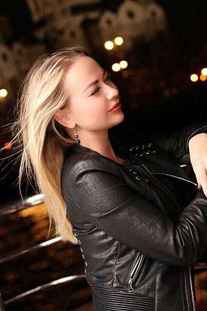 Анна, метро Пражская