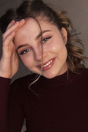 Анжелла, метро Смоленская