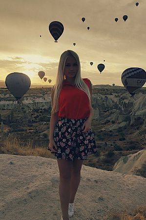 Анна, метро Александровский сад