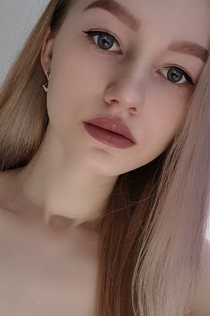 Анжелла, метро Международная