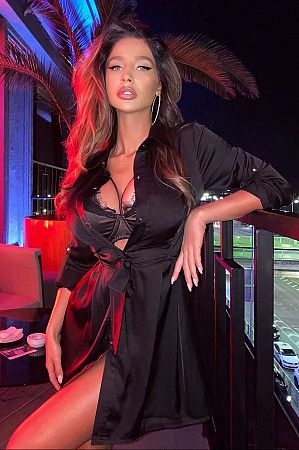 Таня, метро Менделеевская