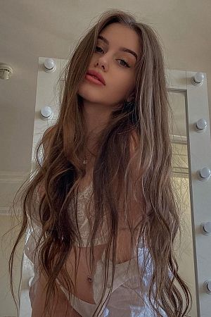 Оля, метро ВДНХ