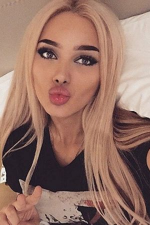 Карина, метро Лужники