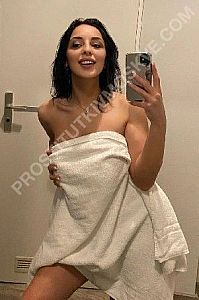 Юля, метро Славянский бульвар