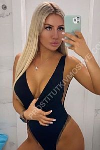 Оля, метро Коломенская